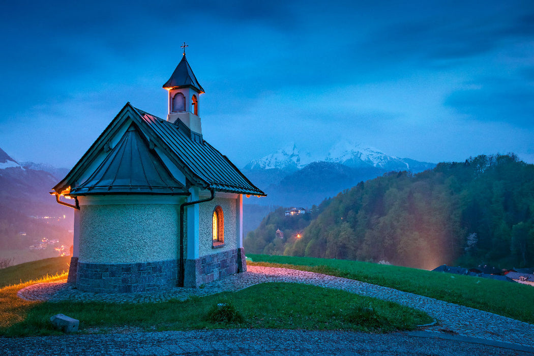Premium Textil-Leinwand Kirchleitenkapelle in Berchtesgaden