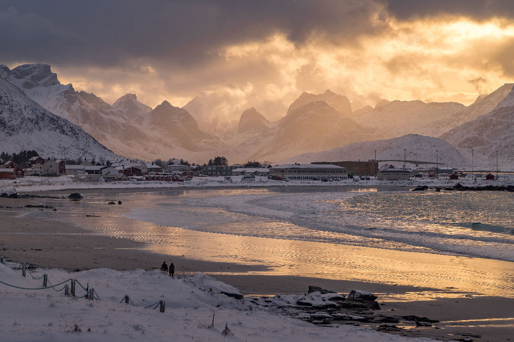 Premium Textil-Leinwand Abendstimmung am Strand von Ramberg auf den Lofoten