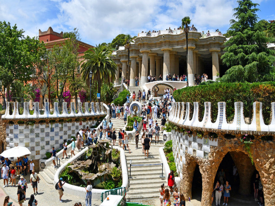 Barcelona, Blick auf die riesige Terrasse im Park Güell, der vom genialen Gaudi von 1900 bis 1911 angelegt wurde - CALVENDO Foto-Puzzle'