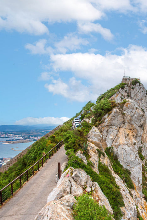 Premium Textil-Leinwand Ein Motiv aus dem Kalender Gibraltar - Die Heimat der Berberaffen auf dem Rock