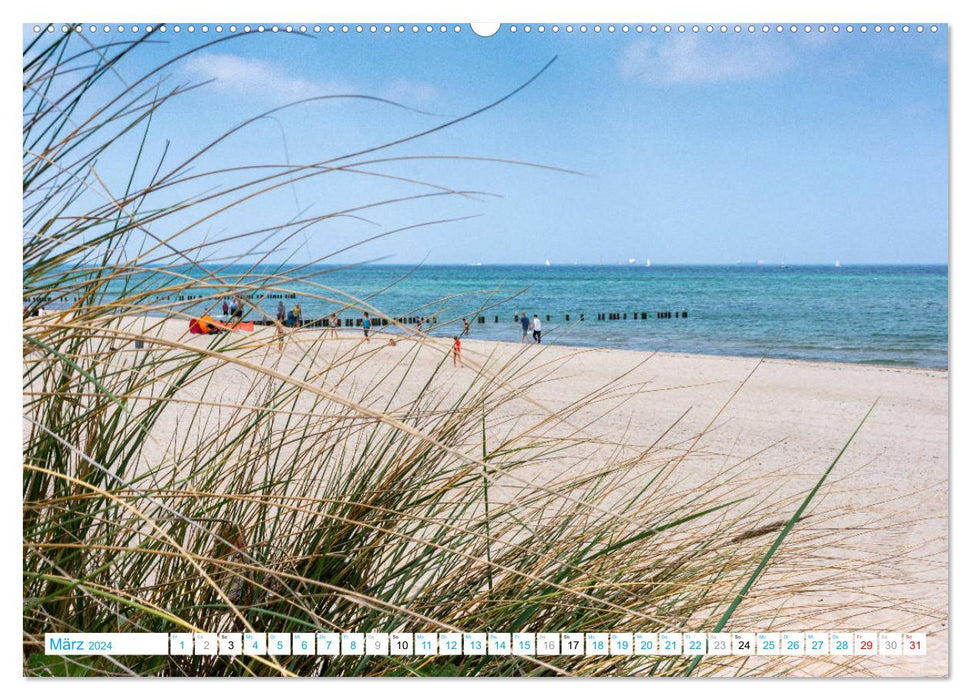Warnemünde - Sommer, Sonne und Sand im Schuh (CALVENDO Wandkalender 2024)