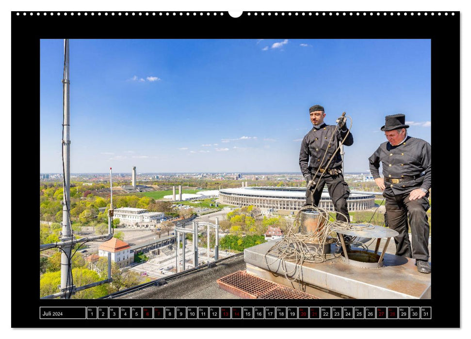Schornsteinfeger über Berlin - Die Glücksbringer auf den Dächern der Hauptstadt (CALVENDO Premium Wandkalender 2024)