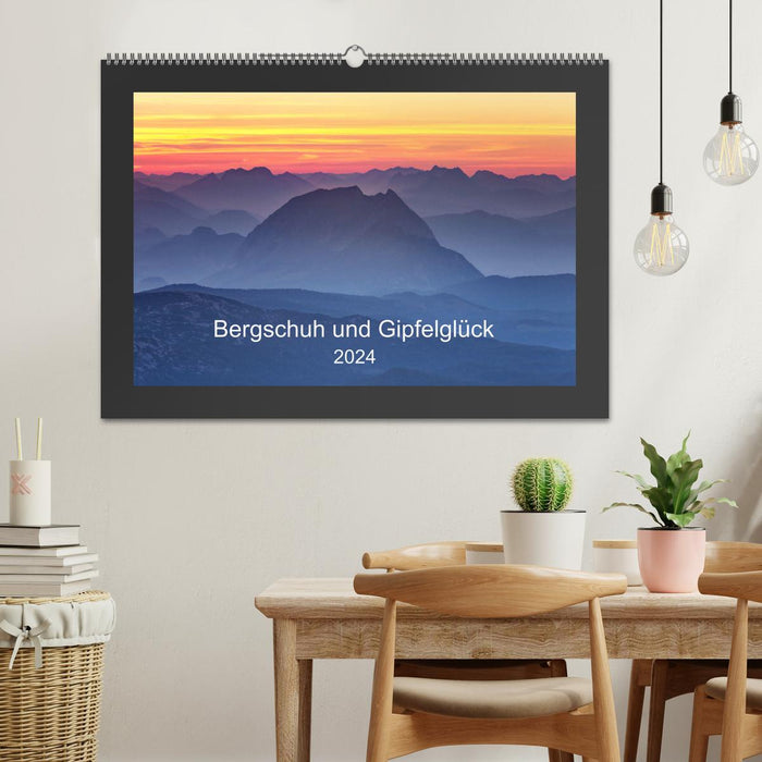 Bergschuh und Gipfelglück (CALVENDO Wandkalender 2024)