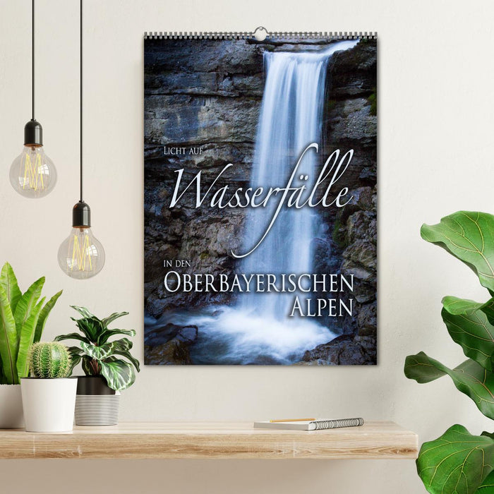 Licht auf Wasserfälle in den oberbayrischen Alpen (CALVENDO Wandkalender 2024)
