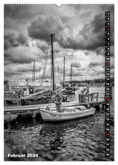 LÜBECK Monochrome Moments (CALVENDO Premium Wall Calendar 2024) 