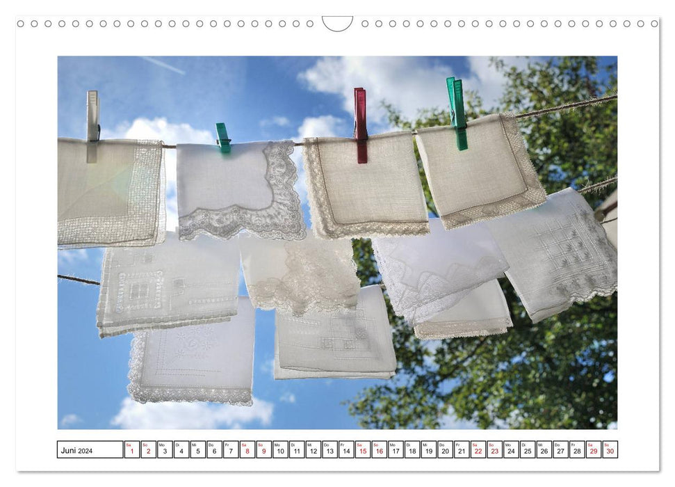 Taschentücher - zarte Kostbarkeiten aus Stickerei und Spitze (CALVENDO Wandkalender 2024)