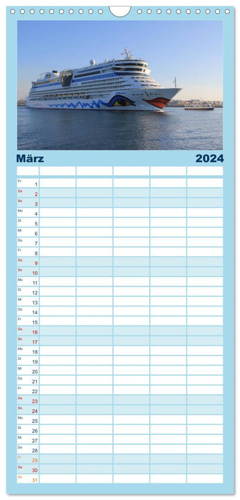 Cruiseliner in Warnemünde (CALVENDO Familienplaner 2024)