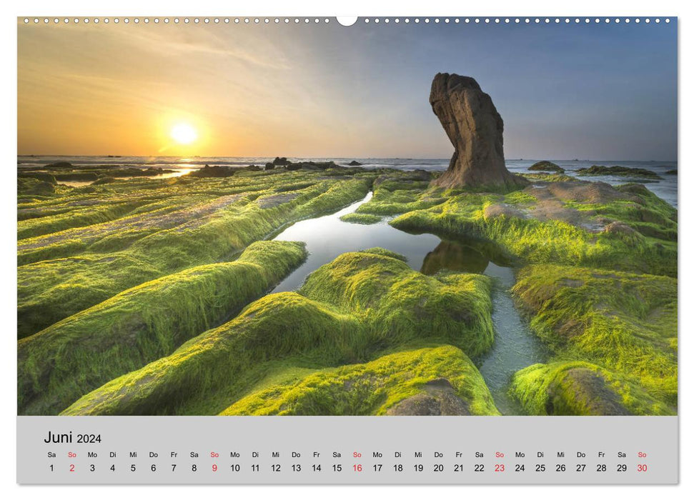 By the sea. Longing for Water (CALVENDO Premium Wall Calendar 2024) 