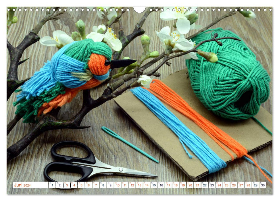 Creative things made of wool - crocheting, knitting and crafts (CALVENDO wall calendar 2024) 