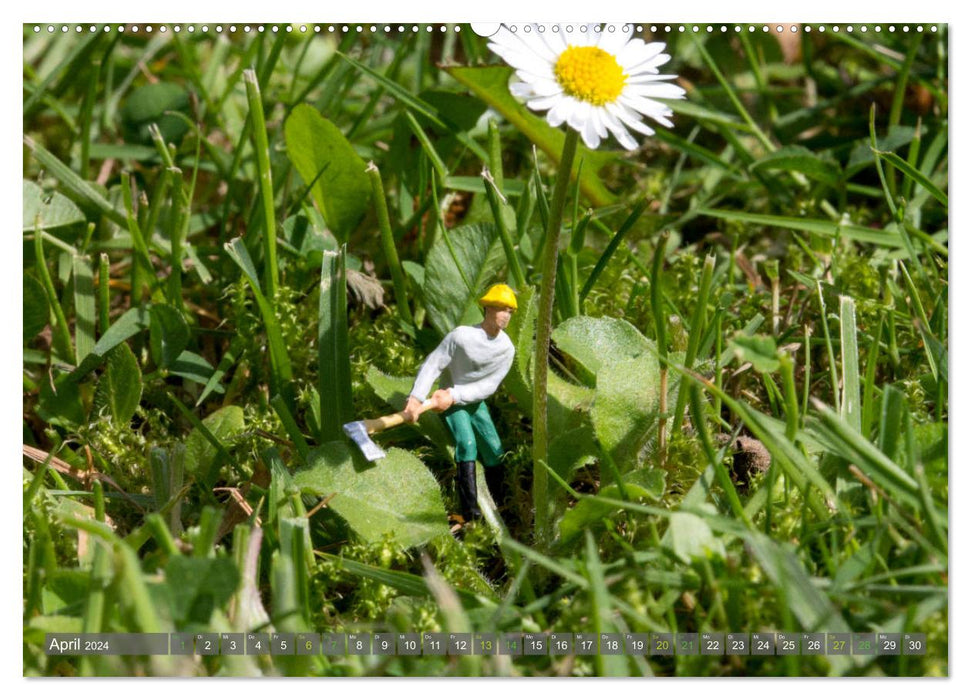 Miniaturfiguren in der Makrowelt ...ganz groß im Garten (CALVENDO Premium Wandkalender 2024)