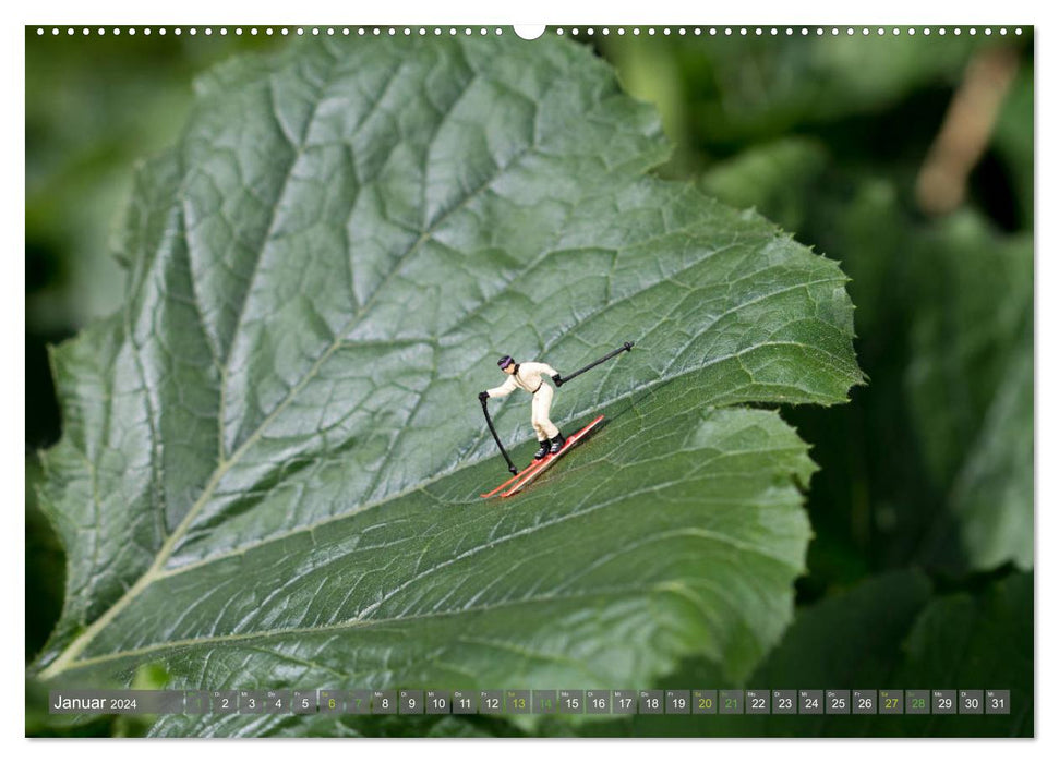 Miniaturfiguren in der Makrowelt ...ganz groß im Garten (CALVENDO Wandkalender 2024)