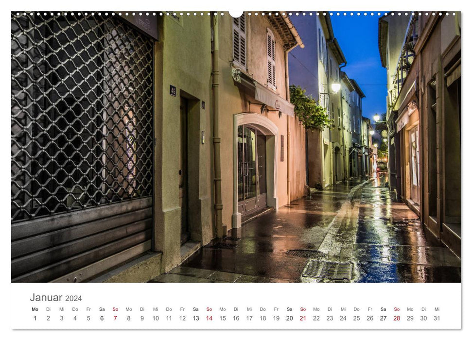 Saint Tropez - Photographie de rue tôt le matin (Calendrier mural CALVENDO 2024) 