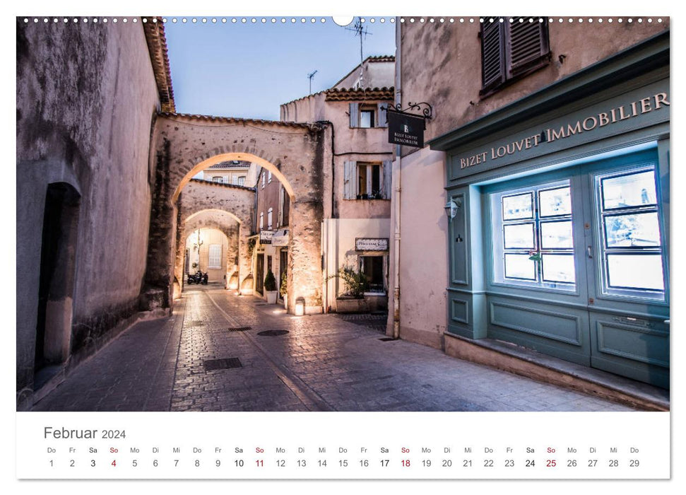 Saint Tropez - Photographie de rue tôt le matin (Calendrier mural CALVENDO 2024) 