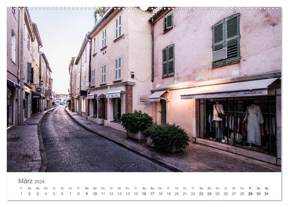 Saint Tropez - Photographie de rue tôt le matin (Calendrier mural CALVENDO 2024) 