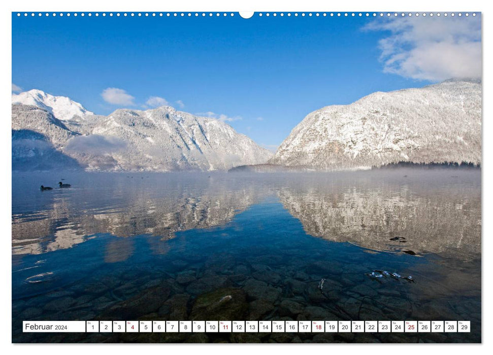 On the beautiful Hallstättersee in the Upper Austrian Salzkammergut (CALVENDO Premium Wall Calendar 2024) 