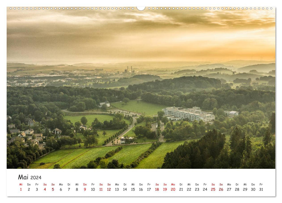 Das Sauerland bei Brilon aus der Vogelperspektive (CALVENDO Premium Wandkalender 2024)