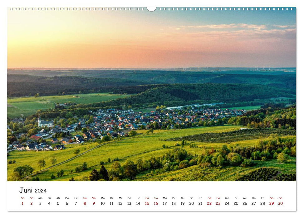 Das Sauerland bei Brilon aus der Vogelperspektive (CALVENDO Premium Wandkalender 2024)