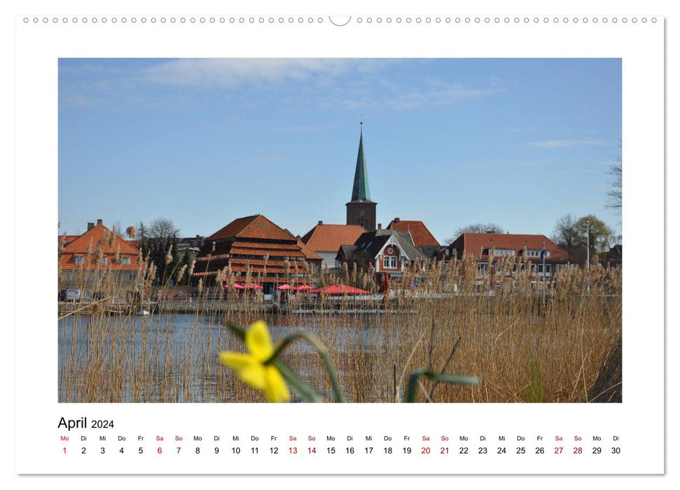 Neustadt in Holstein - Charmante Stadt am Meer (CALVENDO Premium Wandkalender 2024)