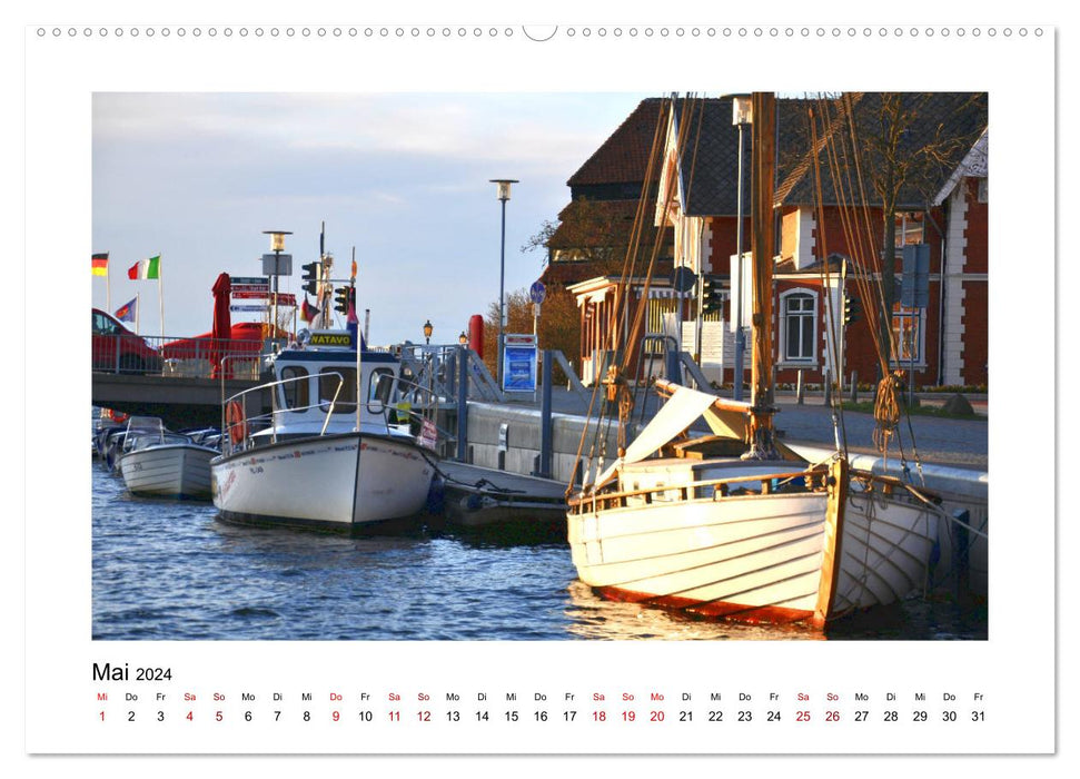 Neustadt in Holstein - Charmante Stadt am Meer (CALVENDO Premium Wandkalender 2024)