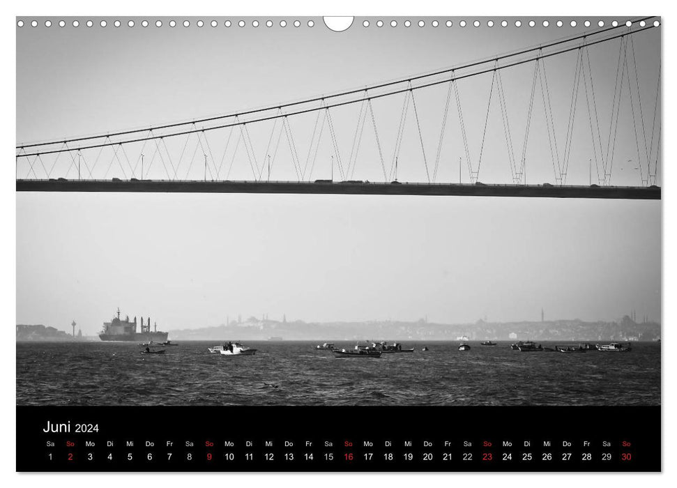 Istanbul - Ville colorée en noir et blanc (Calendrier mural CALVENDO 2024) 