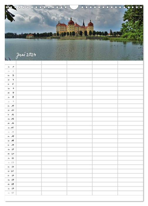 Castles and palaces - family calendar (CALVENDO wall calendar 2024) 