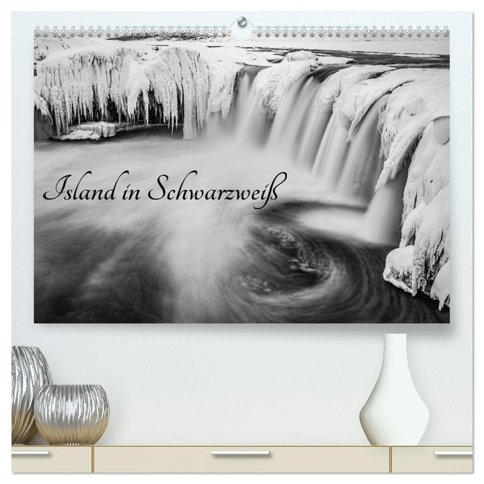 Island in Schwarzweiß (CALVENDO Premium Wandkalender 2024)