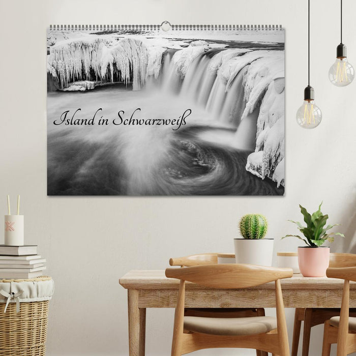 Iceland in black and white (CALVENDO wall calendar 2024) 