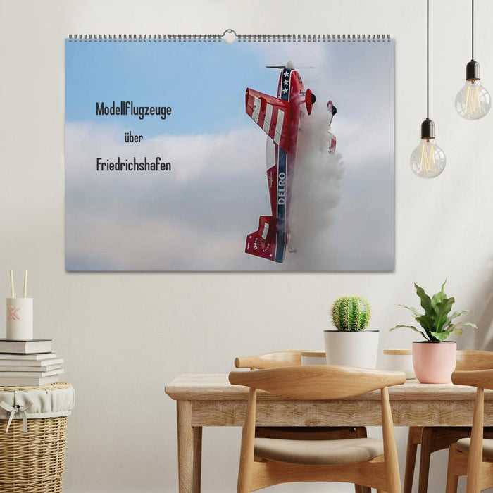 Modellflugzeuge über Friedrichshafen (CALVENDO Wandkalender 2024)