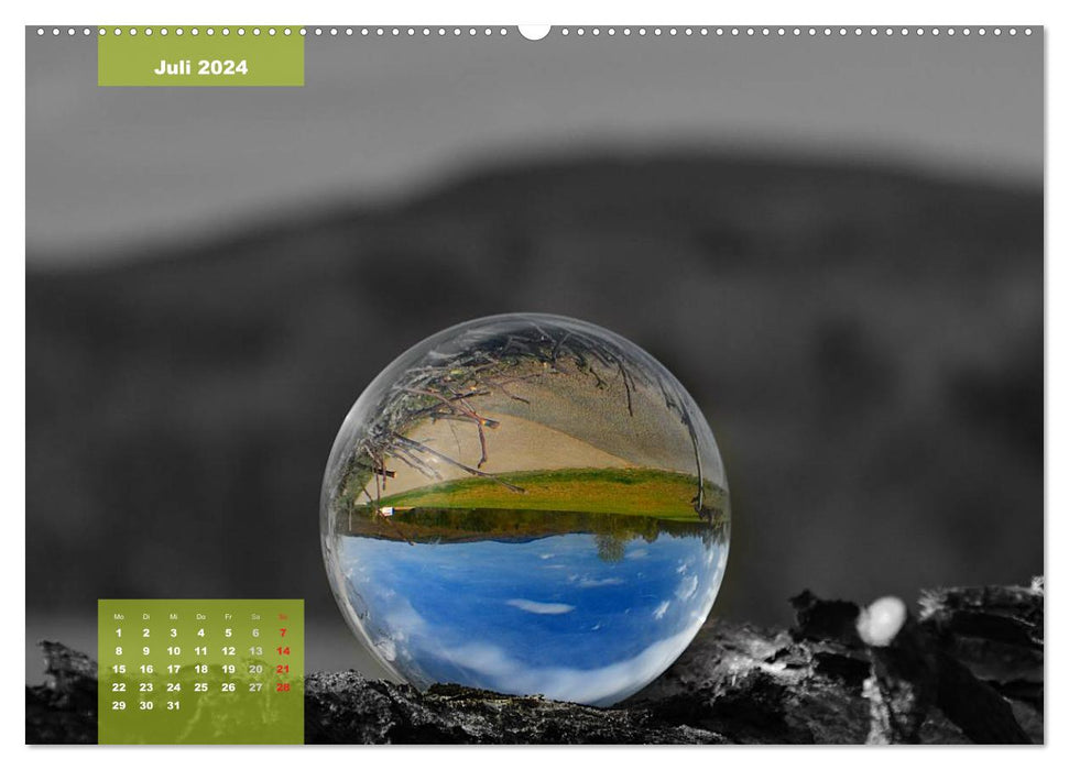 Die bunte Welt in der Kugel - neue Blickwinkel (CALVENDO Premium Wandkalender 2024)
