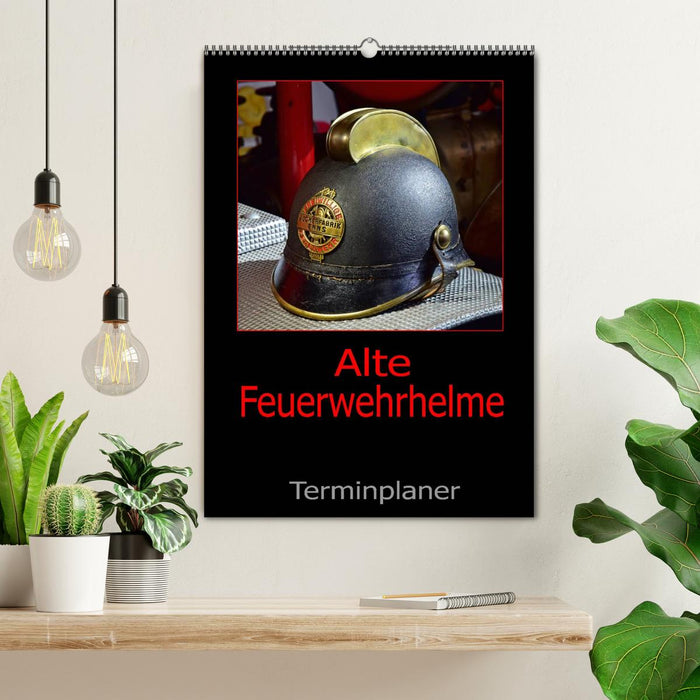 Alte Feuerwehrhelme - Terminplaner (CALVENDO Wandkalender 2024)