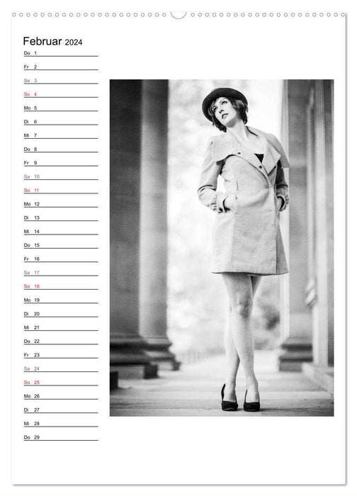 Mode in schwarz und weiß (CALVENDO Premium Wandkalender 2024)
