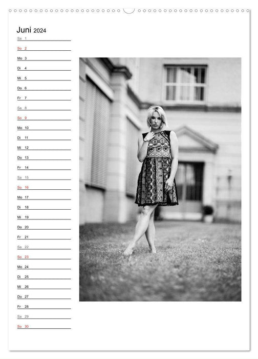 Mode in schwarz und weiß (CALVENDO Premium Wandkalender 2024)