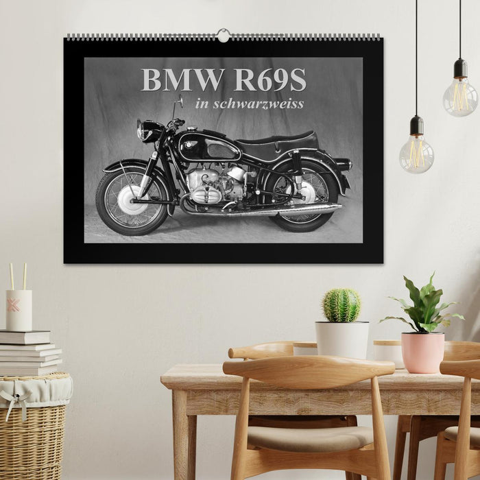 BMW R69S in schwarzweiss (CALVENDO Wandkalender 2024)