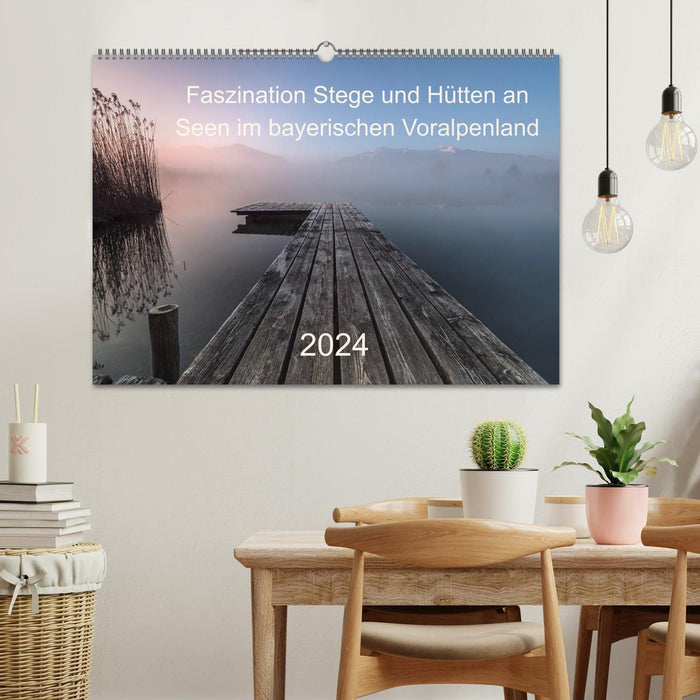 Faszination Stege und Hütten an Seen im bayerischen Voralpenland (CALVENDO Wandkalender 2024)