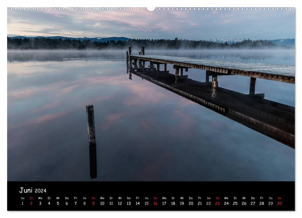 Fascination pour les passerelles et les cabanes au bord des lacs des contreforts bavarois des Alpes (calendrier mural CALVENDO 2024) 