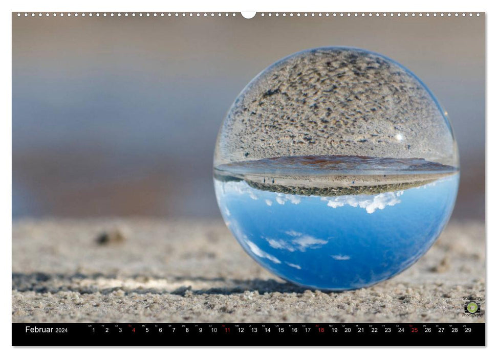 Glass ball, The world is a ball (CALVENDO wall calendar 2024) 