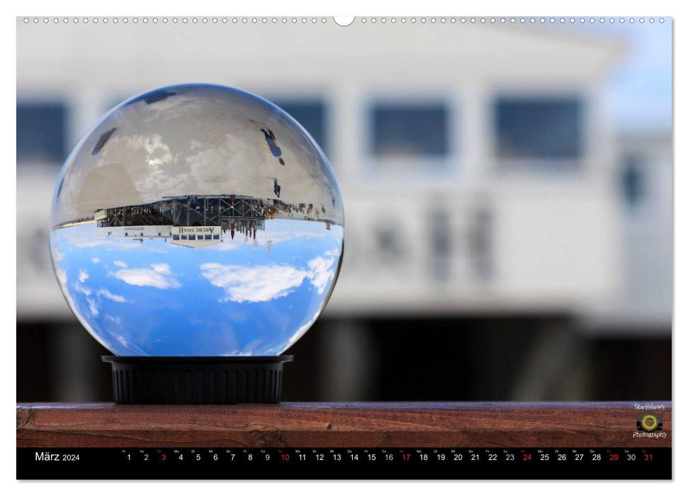 Glass ball, The world is a ball (CALVENDO wall calendar 2024) 