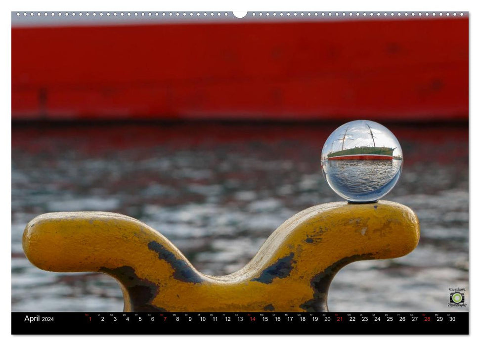 Glass ball, The world is a ball (CALVENDO wall calendar 2024) 