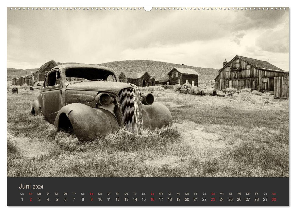 Ghost Town Bodie - Relic from the Gold Rush (black and white) (CALVENDO Premium Wall Calendar 2024) 