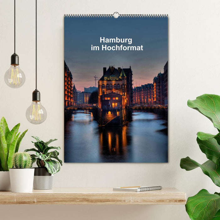 Hamburg im Hochformat (CALVENDO Wandkalender 2024)