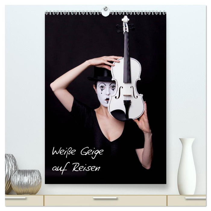 Weiße Geige auf Reisen (CALVENDO Premium Wandkalender 2024)