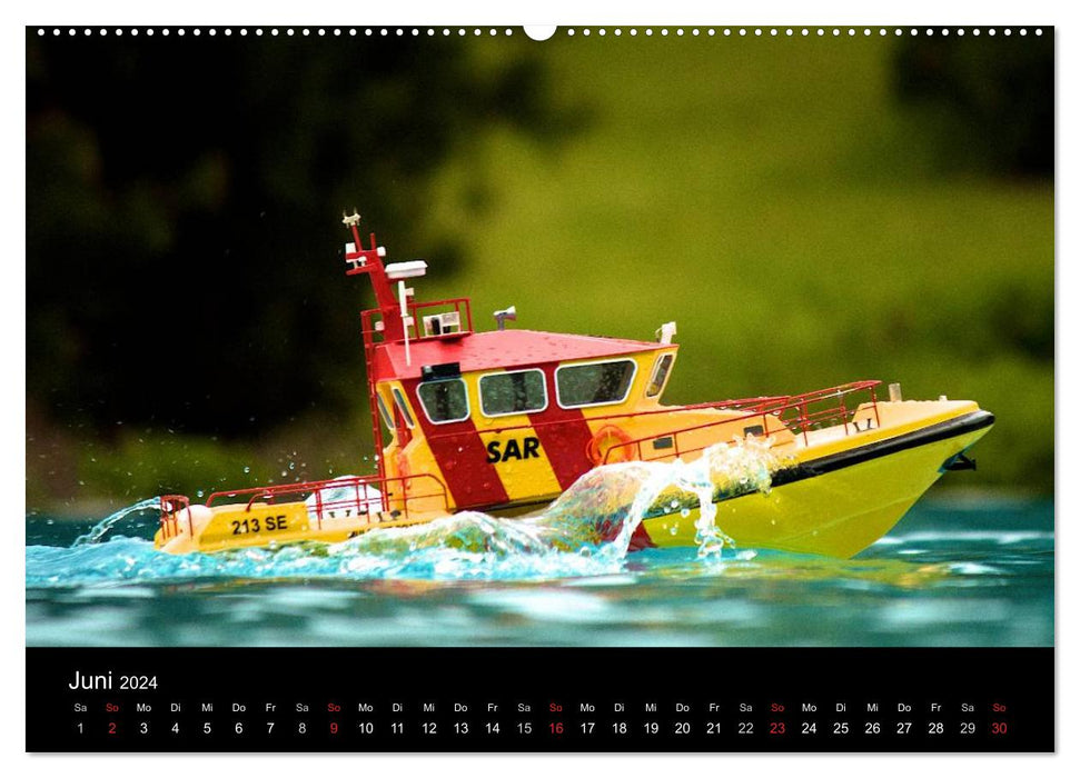 Maquettes de bateaux dans leur élément (Calendrier mural CALVENDO Premium 2024) 