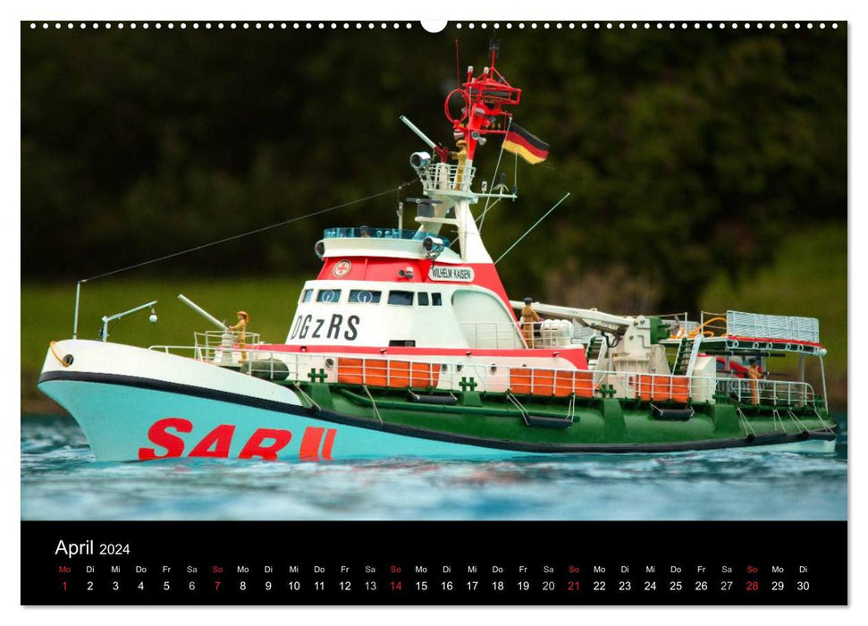 Modellboote in ihrem Element (CALVENDO Wandkalender 2024)