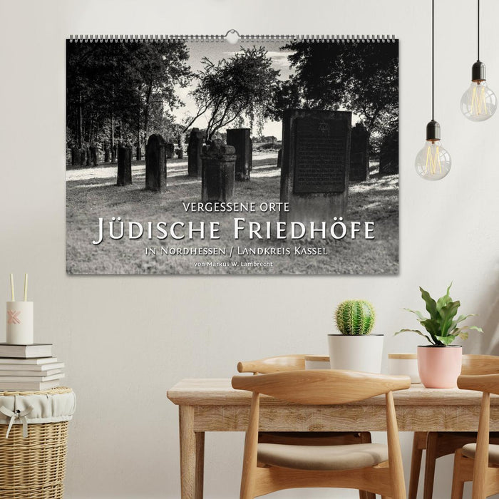 Lieux oubliés : cimetières juifs du nord de la Hesse / district de Kassel (calendrier mural CALVENDO 2024) 