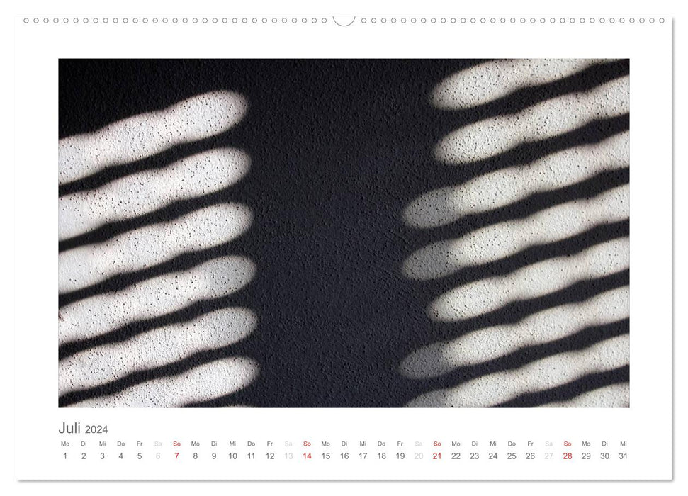 simply black and white (CALVENDO Premium Wall Calendar 2024) 