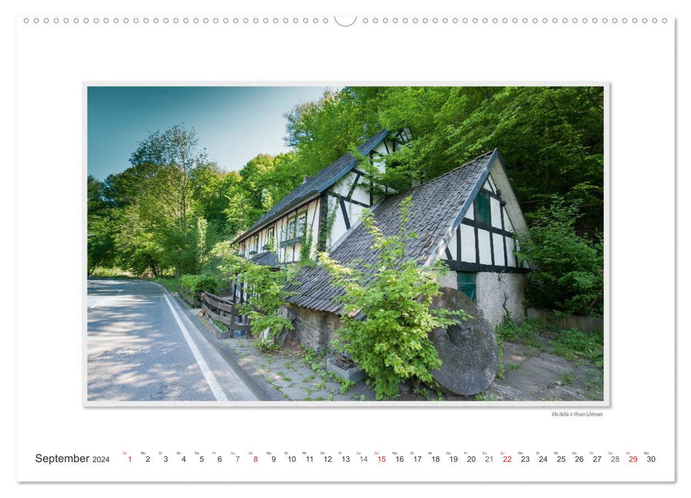 Emotional moments: Altenkirchen - the livable district in the north of the Westerwald. (CALVENDO wall calendar 2024) 