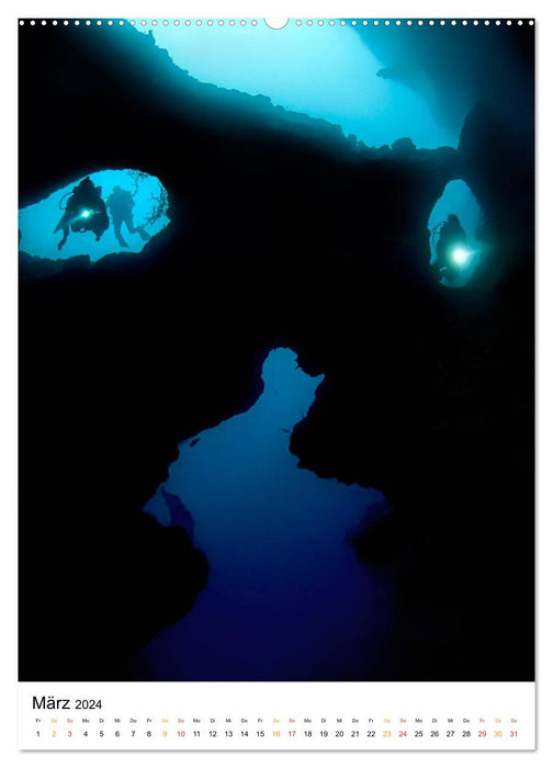 A moment under water (CALVENDO Premium Wall Calendar 2024) 