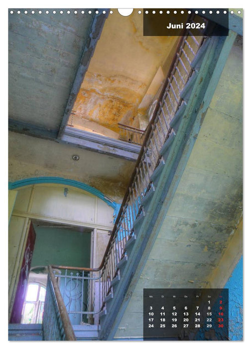 Verlassene Orte...Beelitz Heilstätten – 

treppauf, treppab, die Flure entlang (CALVENDO Wandkalender 2024)