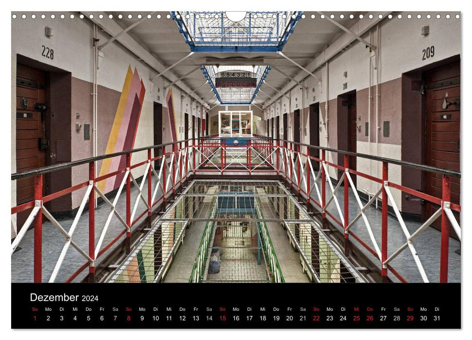 Behind bars (CALVENDO wall calendar 2024) 