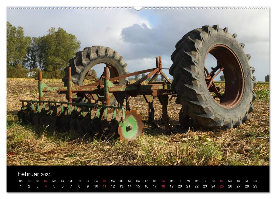 Trecker & Co. bei der Arbeit - Landwirtschaft in Ostfriesland (CALVENDO Premium Wandkalender 2024)